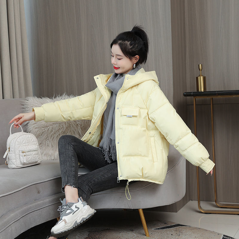 Short women's quilted jacket with hood, various colors