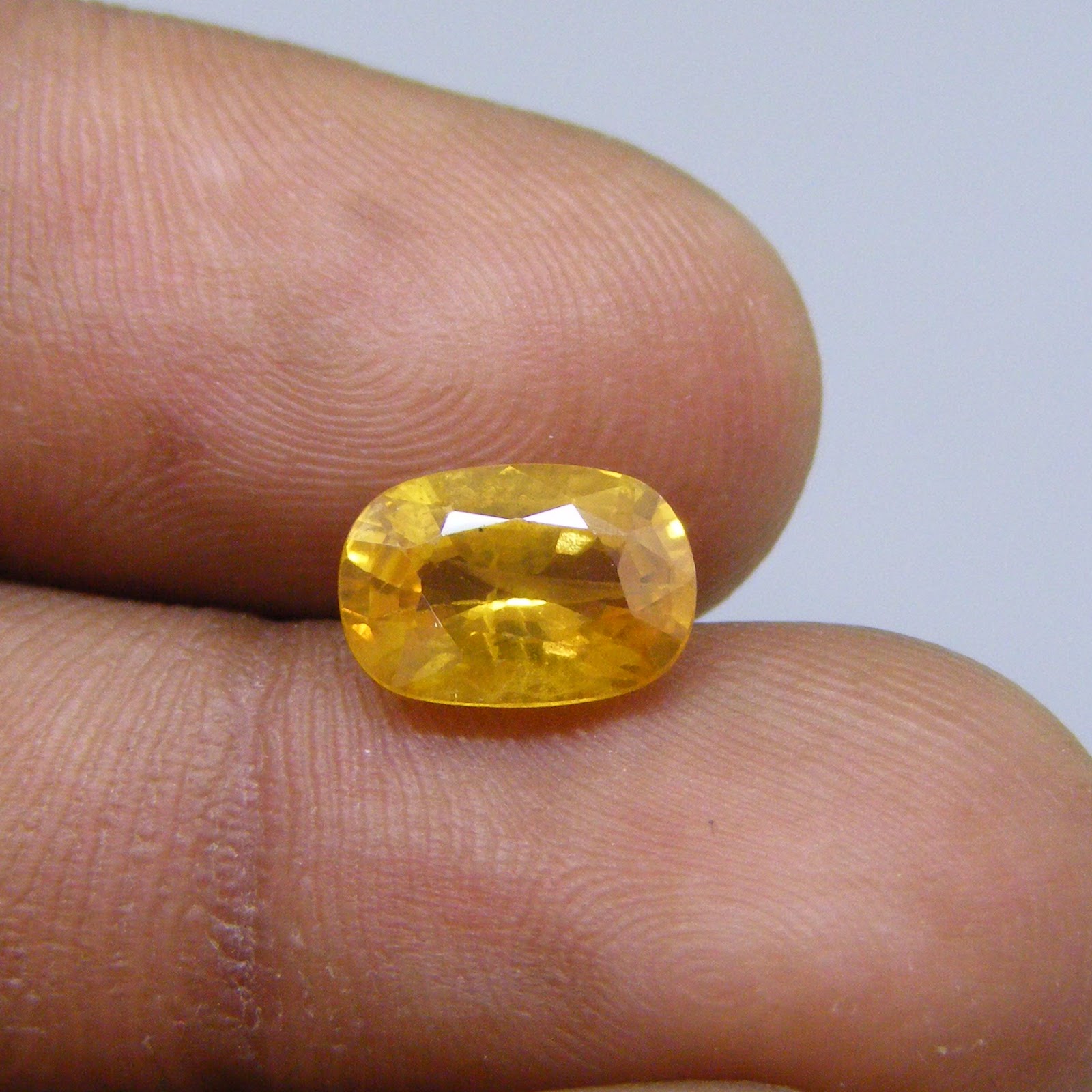 Natural bangkok Yellow Sappire 2.11 cts