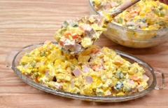 Vậy là xong rồi nè. Salad Nga là một hỗn hợp cực ngon của nước sốt, xúc xích, trứng, khoai tây và một số loại rau củ quả khác. Salad Nga đặc biệt thích hợp cho bữa ăn ngày hè bởi nó sẽ giúp bạn giải nhiệt ngay lập tức đấy nha.