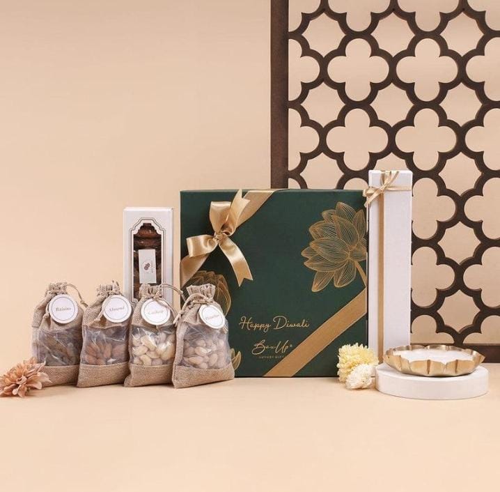 Emerald Lotus Jute Pouch Hamper