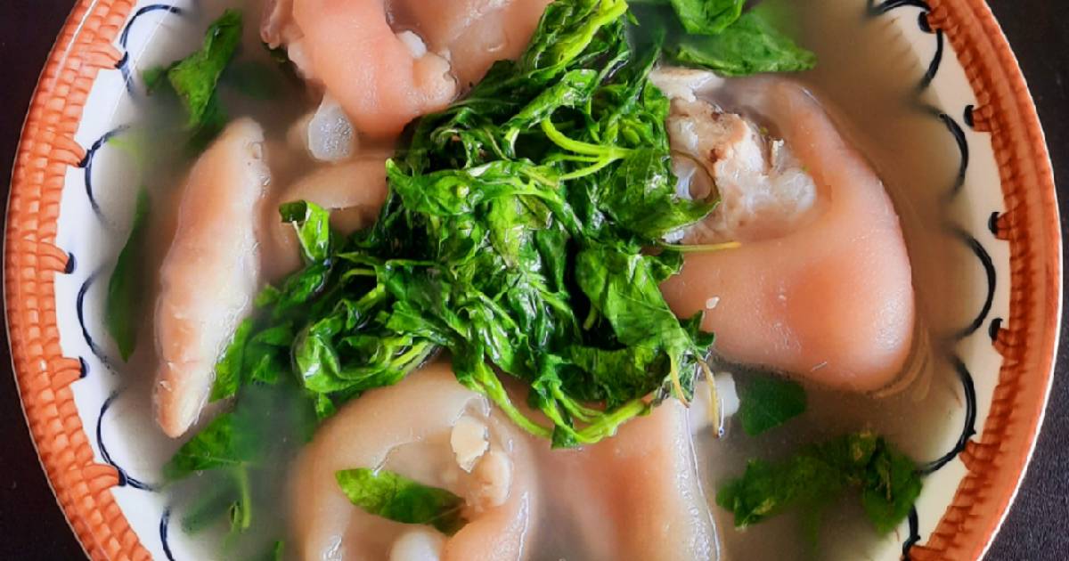 Canh giò heo lá é