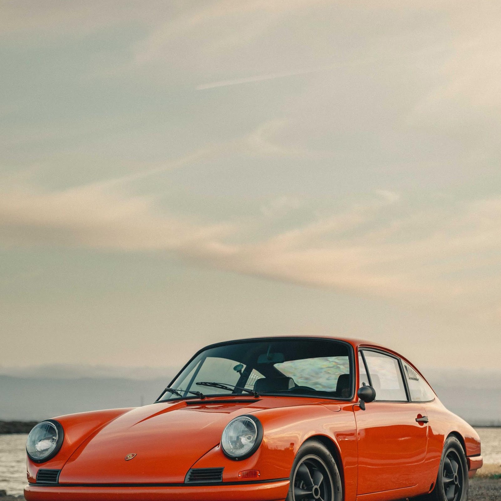 Download Classic Orange Porsche 911 Coupe 2K iPhone