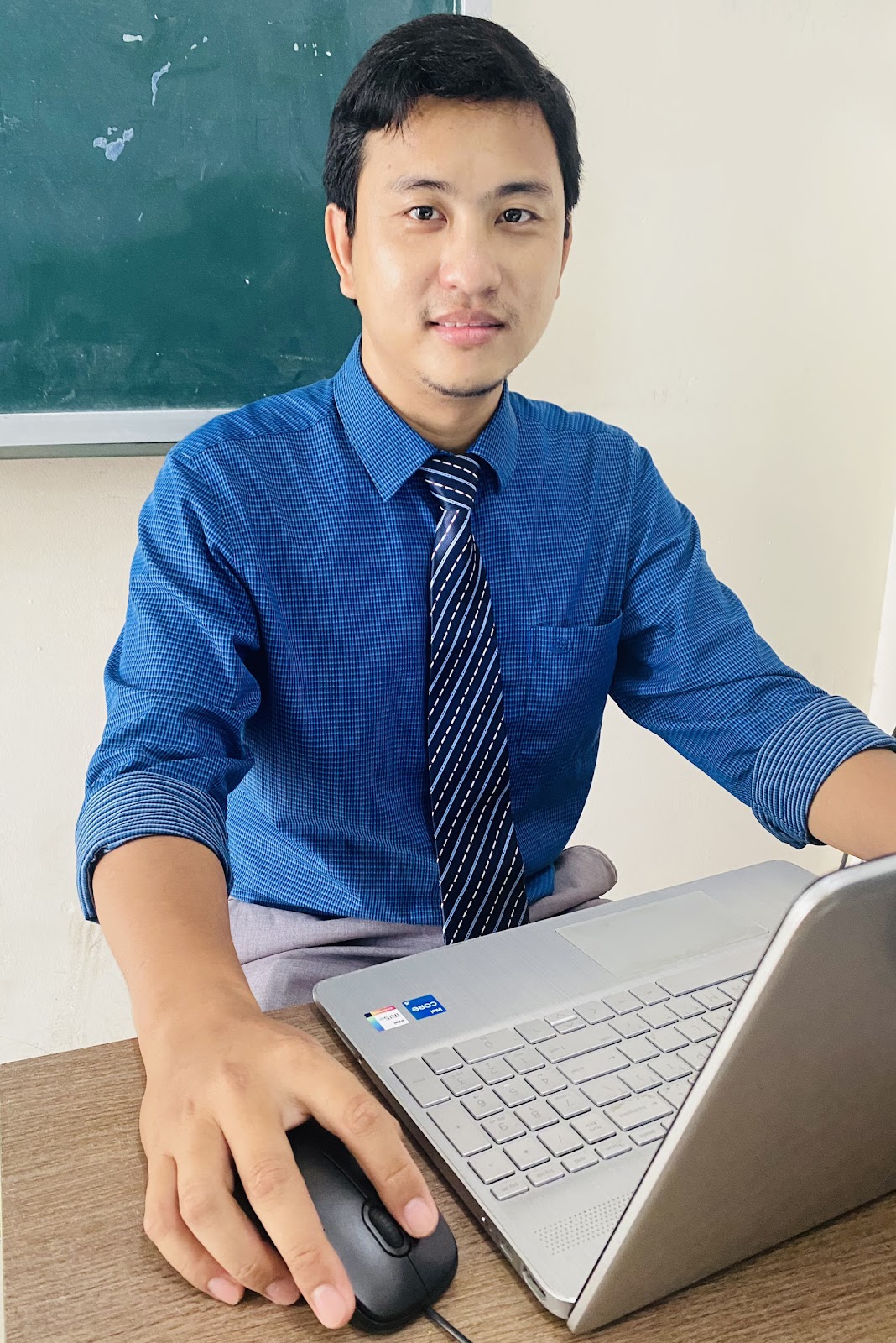 Thầy Ngô Văn Linh