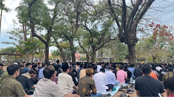 Perenungan Saat Jumatan: Pekerja Migran dan Penerima Beasiswa Negara