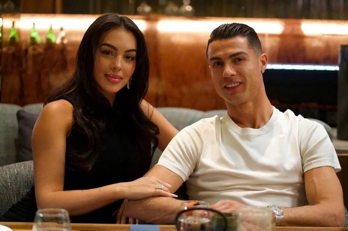 Vẻ gợi cảm của bạn gái Ronaldo - Tạp chí Tri thức