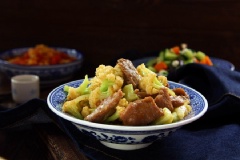 Mình thích ăn bông cải còn hơi sống sẽ giòn hơn nhiều nhé! Món xào không nên nêm mặn vì bạn sẽ còn chấm nước tương ớt cay thơm ăn kèm nữa nhé!
