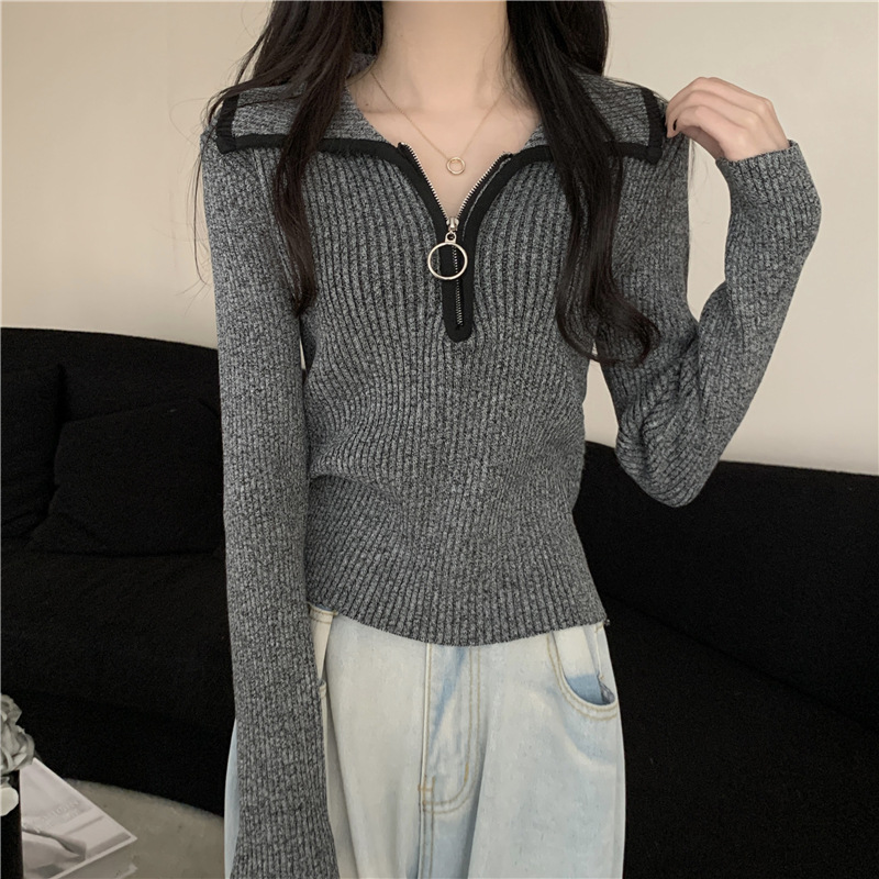 Women's knit sweater with zipper and collar