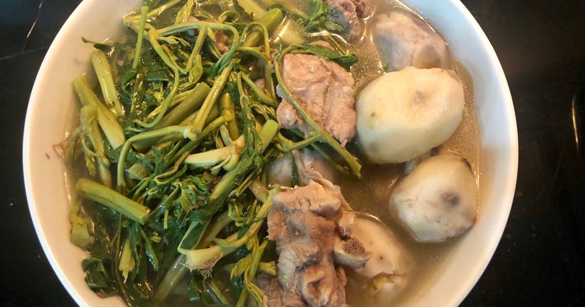 Canh khoai sọ,rau rút hầm xương