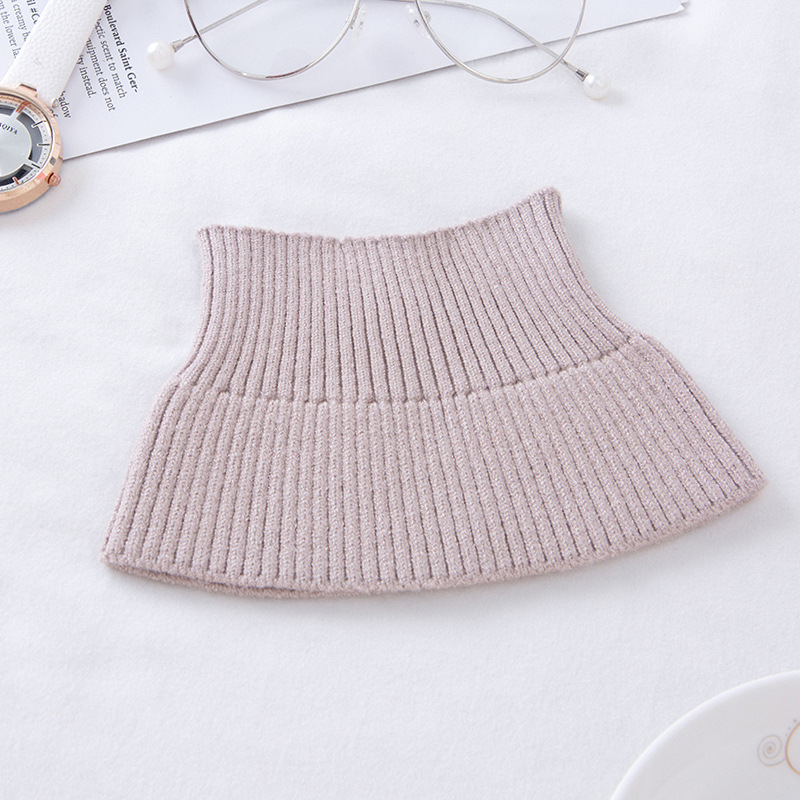 Warm neck warmer with stand-up collar