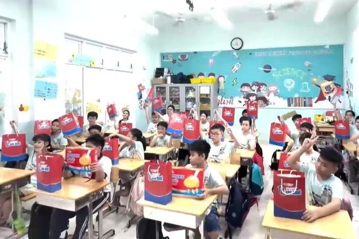 Hơn 80.000 suất quà dinh dưỡng cho học sinh tiểu học - Đài Phát thanh và truyền hình Hà Nội