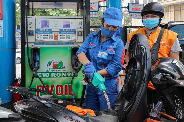 Xăng E10 ngày càng hút khách Hà Nội - Báo VTC News