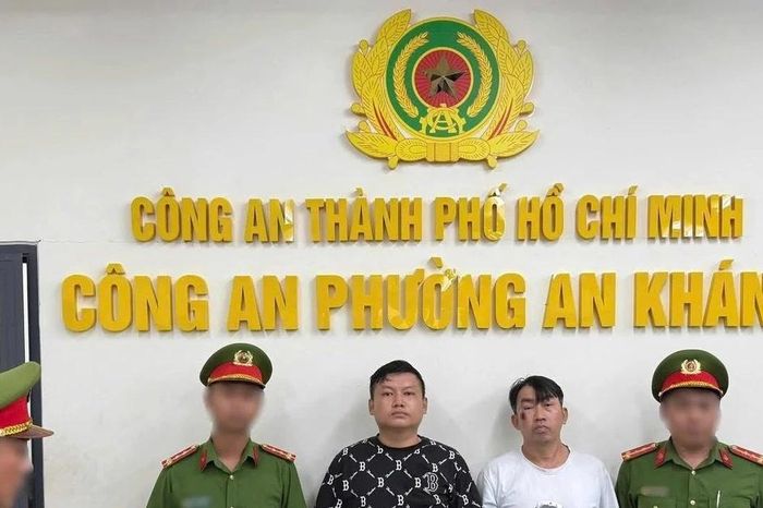 [Clip]: Ẩu đả giữa đường vì liên tục bấm còi trong hầm vượt sông Sài Gòn - Báo Tiền Phong