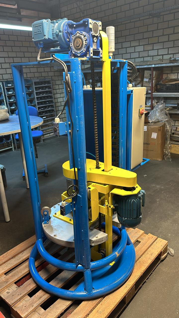 Máquina de tratamento de metal