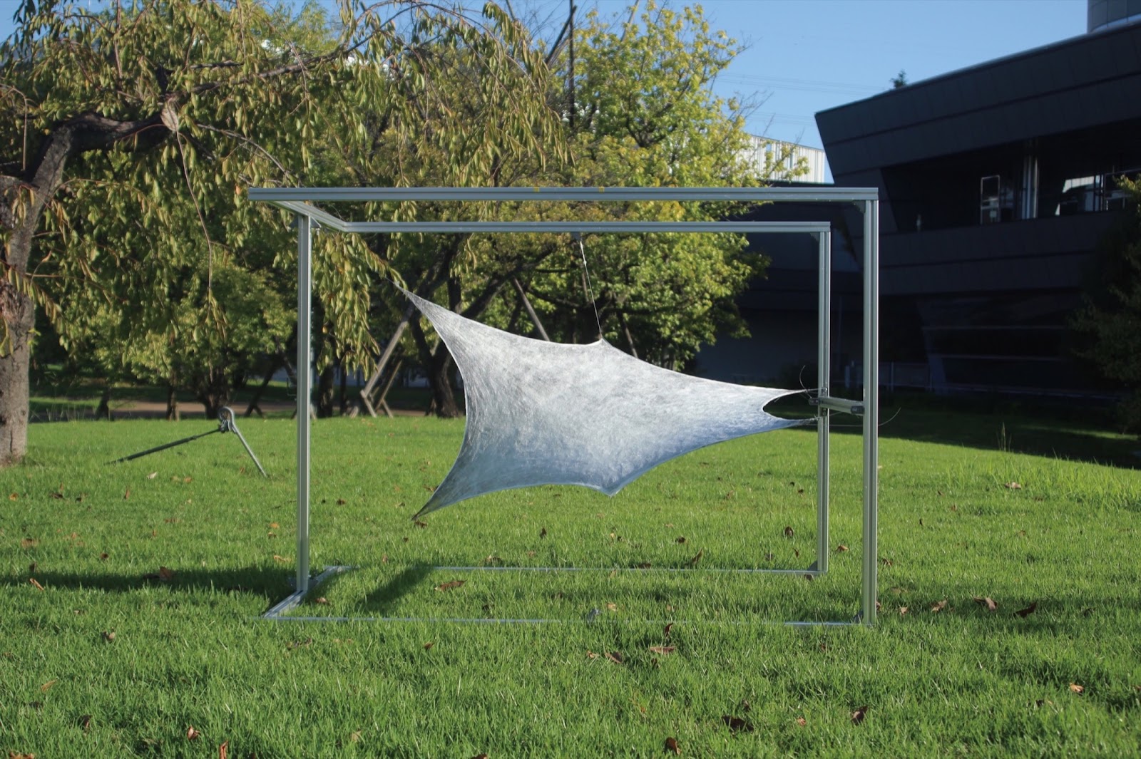 養蚕農家での実践を通じた平面吐糸の感性的価値の探究