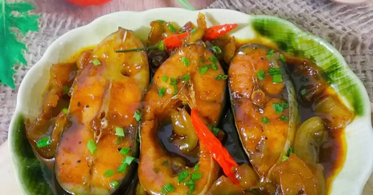 Cá hú kho nước dừa tươi