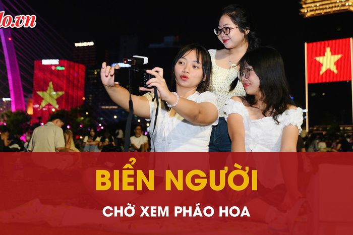 'Biển người' xuống phố trung tâm TP.HCM chờ xem pháo hoa mừng đại lễ - Báo Pháp Luật TP.HCM