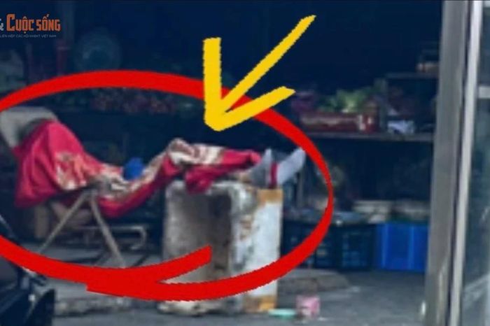Bác tài xe ôm tử vong trên ghế bố ven đường - Báo Tri thức &amp; Cuộc sống