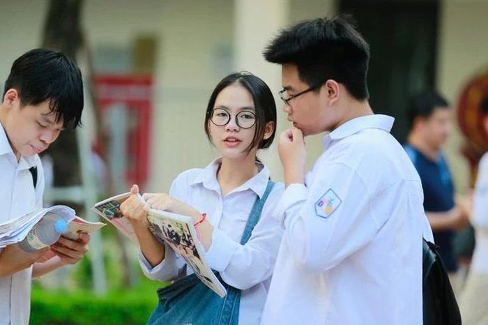 Nhóm học sinh được tuyển thẳng vào lớp 10 công lập tại Hà Nội - Báo Tri thức &amp; Cuộc sống