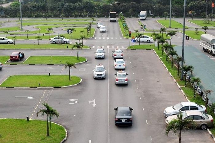 Sát hạch lái xe bắt đầu từ bài học tai nạn - Đài Phát thanh và truyền hình Hà Nội
