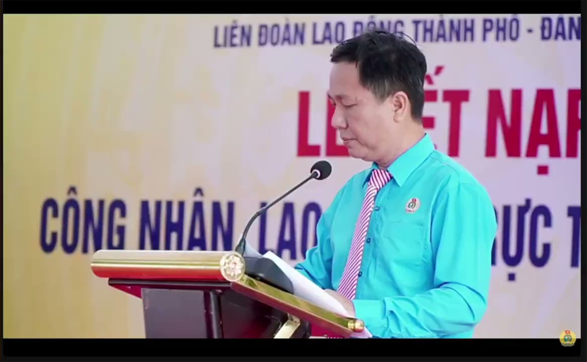 Lễ kết nạp Đảng viên mới tại Nghĩa trang Hàng Dương cho quần chúng Mai Anh Thy (CB1) và Lê Phương Thảo (CB5)