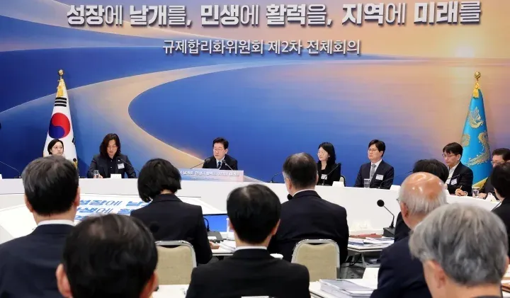 대한민국 정책브리핑 누리집의 도수치료 관리급여 이후 비급여 풍선효과, 대체 치료 가격과 실손 청구 안내 이미지
