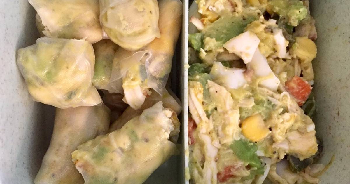 Cuốn bơ và salad nhẹ