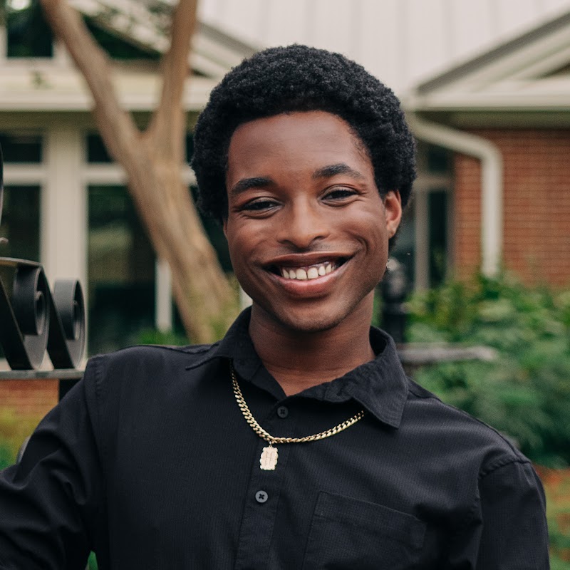 Khufu Holly headshot