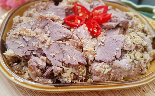 Thịt Ngan Trộn Mè Sả