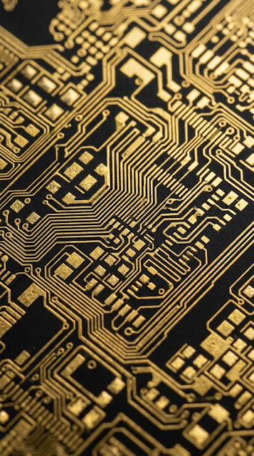 Ultra Macro Gold Circuitry on Black Silicon - Free mobile Wallpaper
