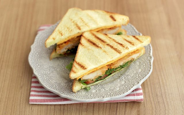 Sandwich Kẹp Ức Gà
