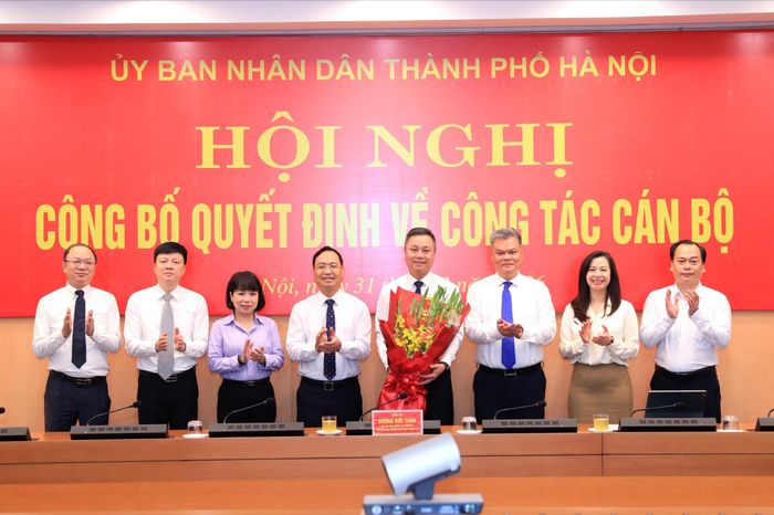 UBND thành phố Hà Nội bổ nhiệm thêm Phó Chánh văn phòng - Đài Phát thanh và truyền hình Hà Nội