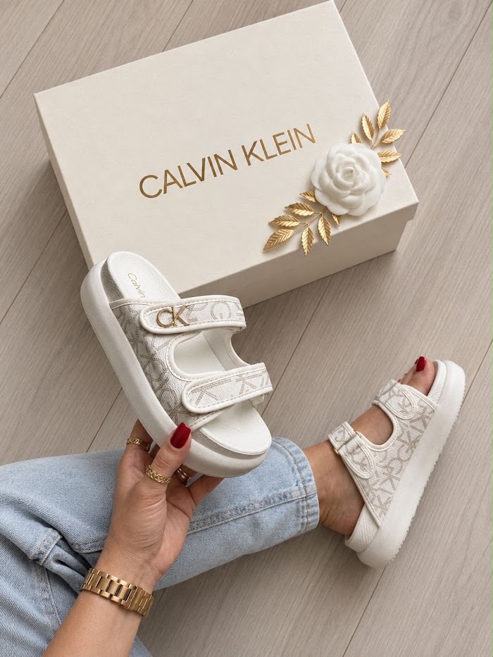 Calvin Klein Sandalia Monograma Blanco
