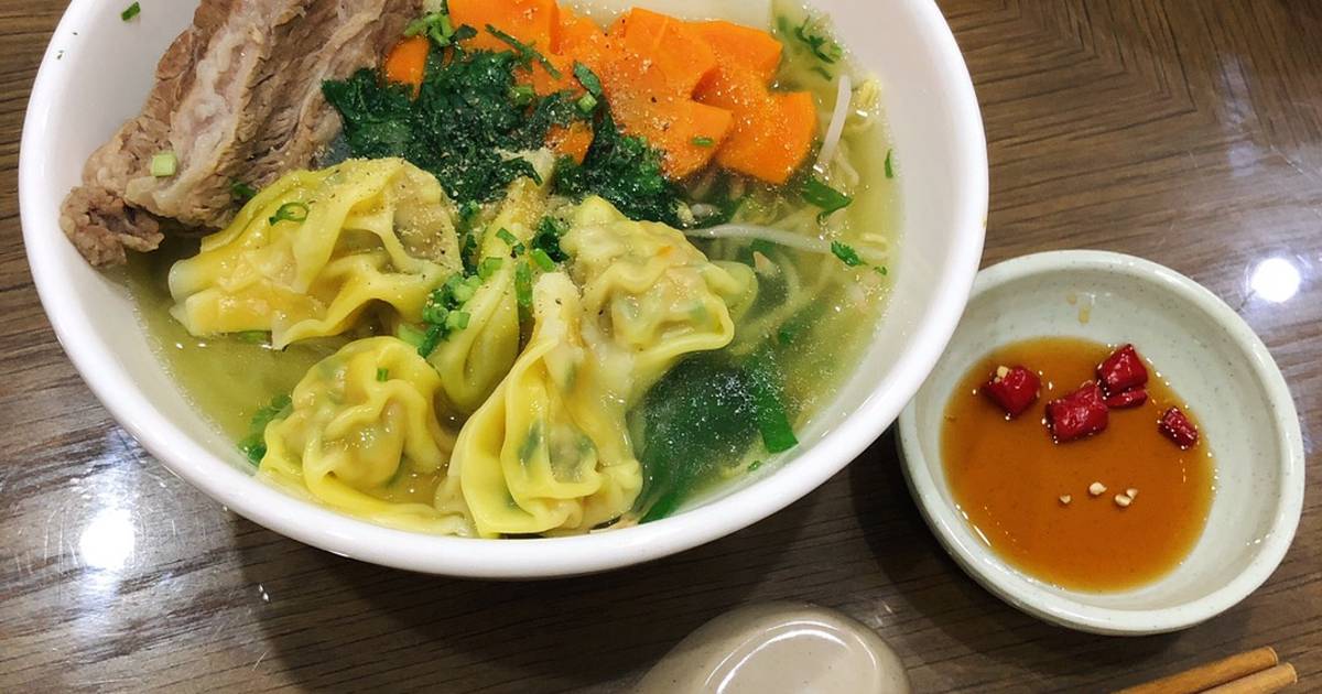 Hủ tiếu 🍜 hoành thánh 🥟 thịt heo 🐷