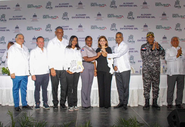 Gobierno entrega 128 viviendas Familia Feliz a miembros de la Policía Nacional