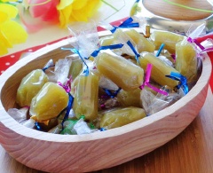 Kẹo sầu riêng dẻo thơm có vị ngọt lịm, thơm phức hương sầu riêng rất đặc trưng. Nếu bạn thích ăn sầu riêng thì món kẹo này là gợi ý tốt nhất vì có thể dùng thường xuyên nhé!