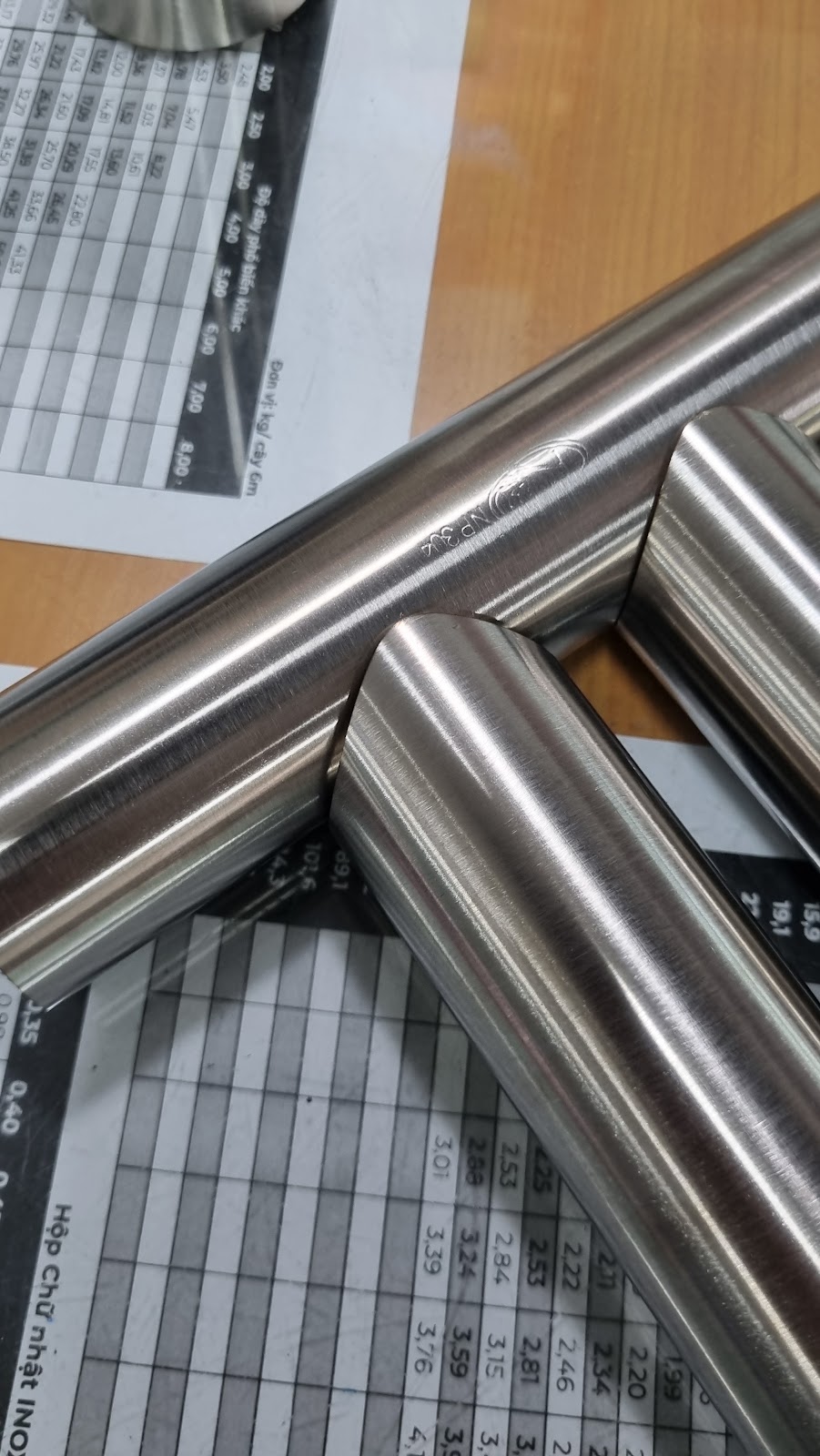 Cắt Hoa Văn, Lỗ Trang Trí Lặp Lại Trên Ống Inox Bằng CNC - ống cắt vát thật