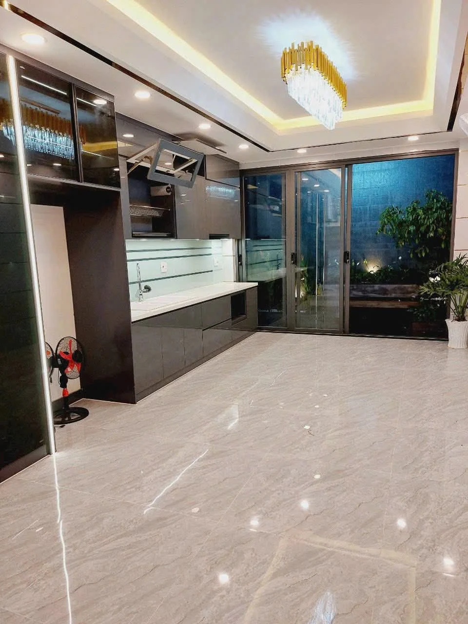 Bán Nhà Mặt Tiền Đường 12m , Bình Tân  – Full Nội Thất – ảnh khu vực bếp