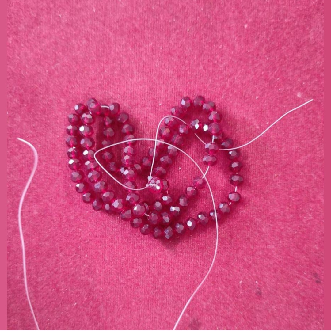 4 mm maroon glass crystal-1 line