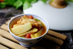 Bữa cơm chay của gia đình sẽ thêm ngon miệng hơn nếu có được món đậu hũ sốt cà chua khoai tây chua ngọt, đậm đà này nhé! Món xào nóng hổi này sẽ giúp ấm bụng trong những bữa ăn ngày đông đấy!