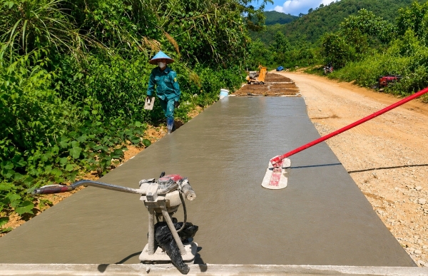 Hoàn thành trước mùa mưa lũ 2026: Thủy điện Đakđrinh nỗ lực sửa chữa tuyến đường tránh ngập