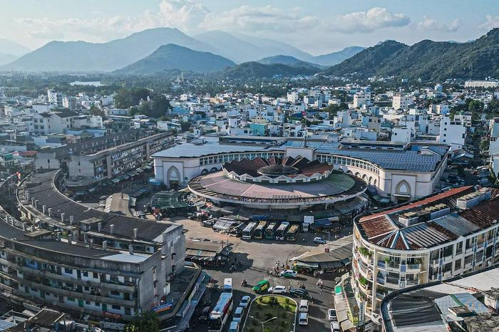 Độc đáo kiến trúc chợ hình hoa sen ở phố biển Khánh Hòa - Báo Tiền Phong