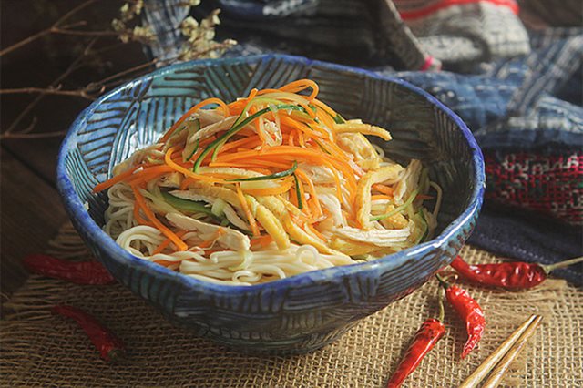 Mì Trộn Gà Rau Củ