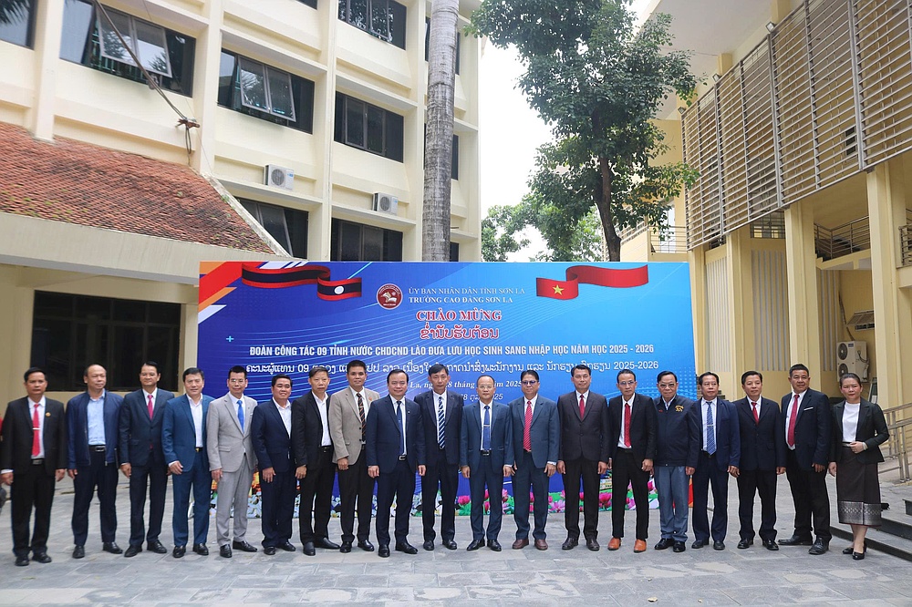 Trường Đại học Tây Bắc đón tiếp, làm việc với đoàn công tác các tỉnh nước CHDCND Lào và lưu học sinh nhập học năm học 2025 - 2026
