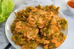 Bánh tép chiên giòn là món ăn dân dã nhưng cực kỳ ngon miệng, được người lớn và trẻ nhỏ đều yêu thích. Miếng bánh tép giòn rụm nhai rôm rốp, cuốn bánh tráng, rau sống, chấm cùng nước chấm chua ngọt thì ngon hết biết! Cách làm tép chiên bột chỉ đơn giản vậy thôi, rảnh rỗi cuối tuần các bạn nên làm thử để đãi gia đình nha!!