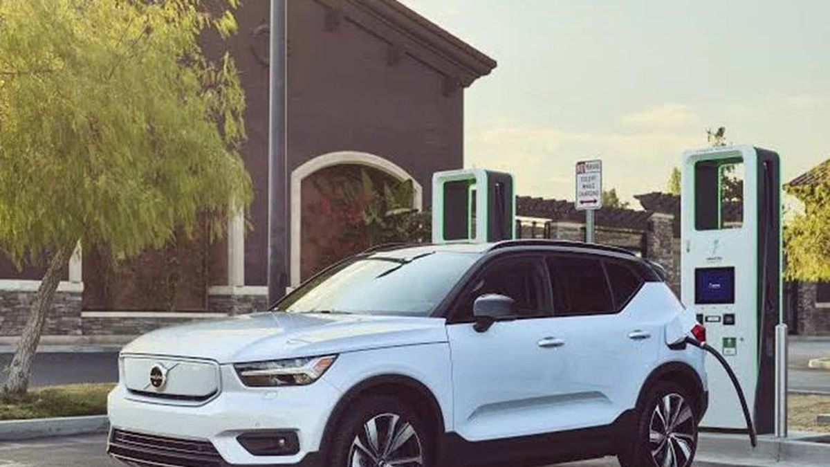 Triệu hồi 64.000 xe Volvo XC40 vì pin cao áp có nguy cơ cháy nổ - Báo Tri thức &amp; Cuộc sống