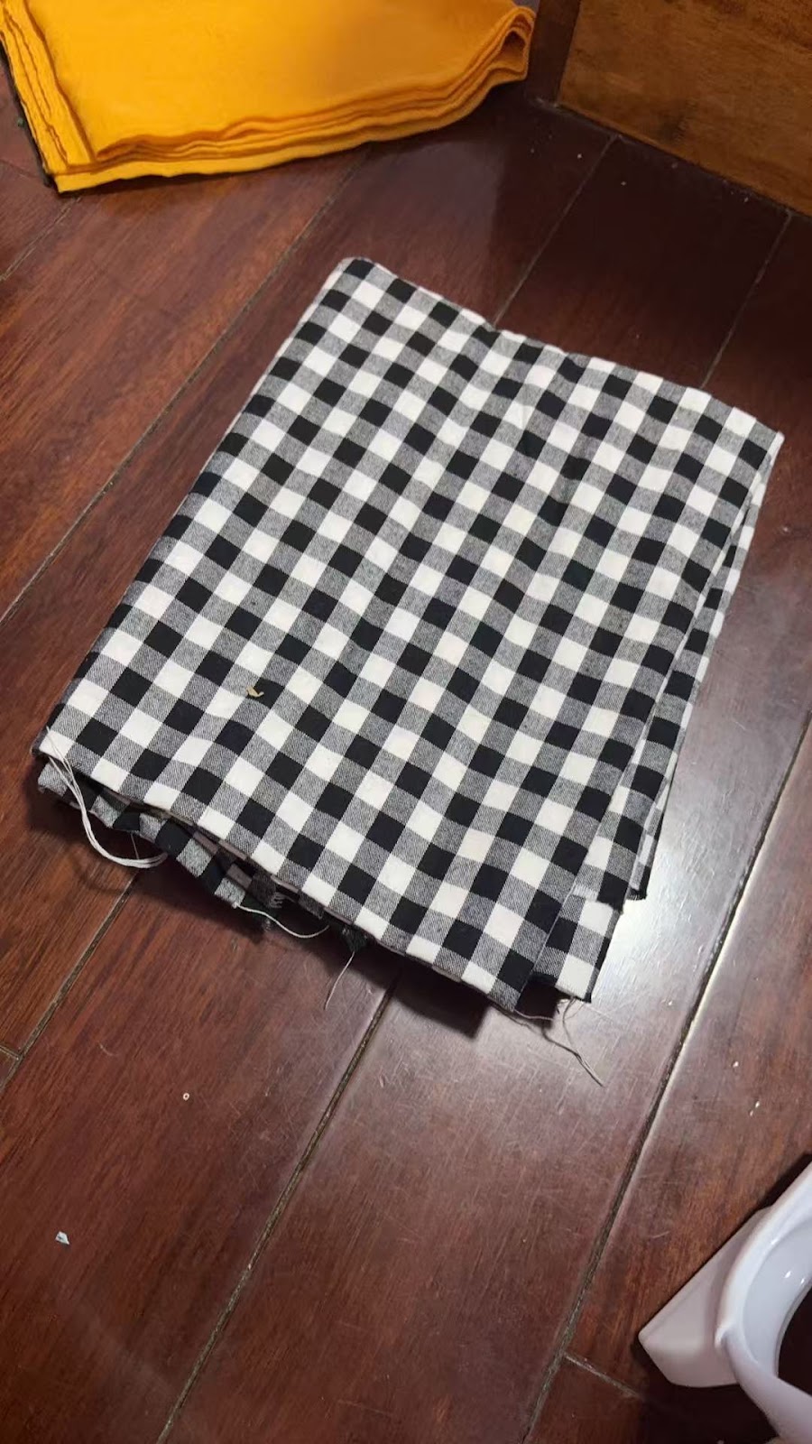 Kain Kotak Hitam Putih