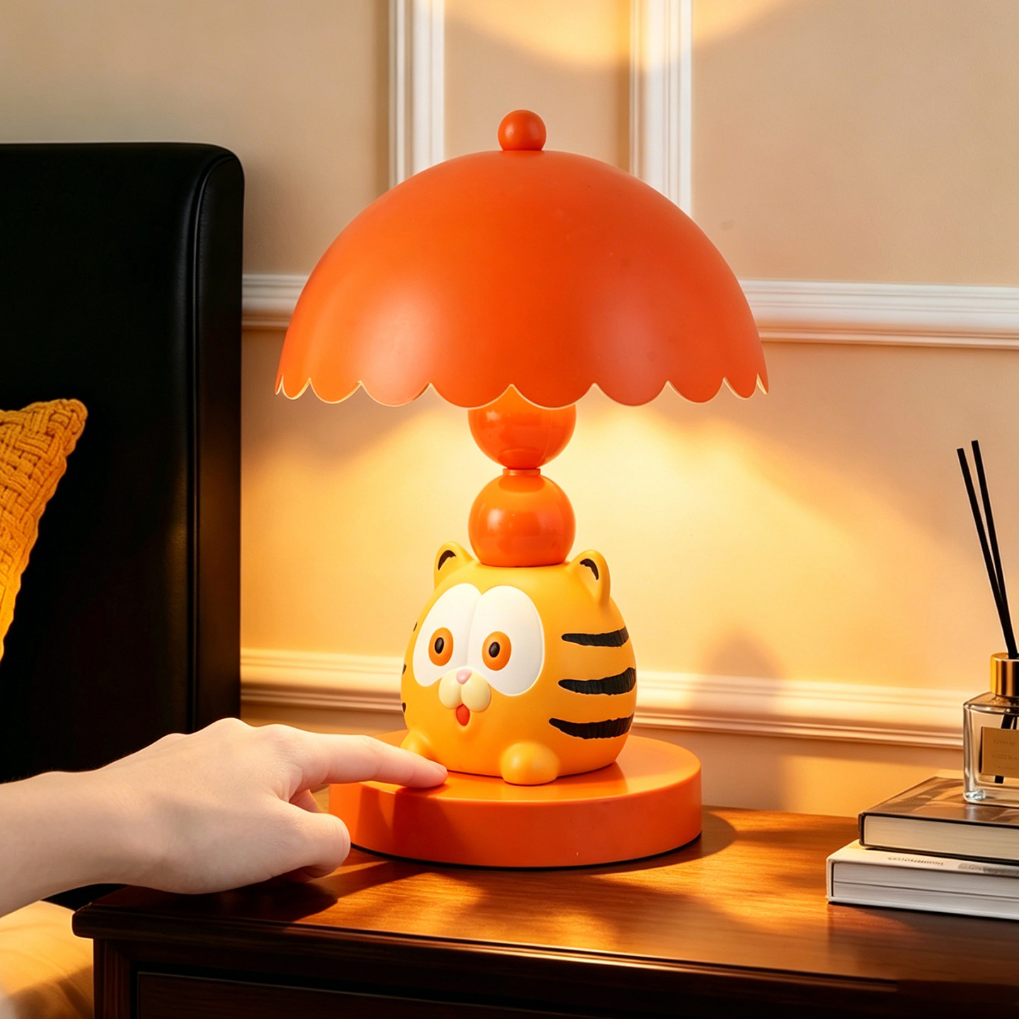 Garfield table lamp with color change
