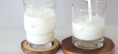 Rót 150ml sữa tươi vào cốc