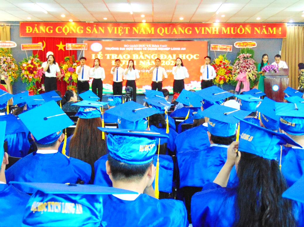 Văn nghệ chào mừng
