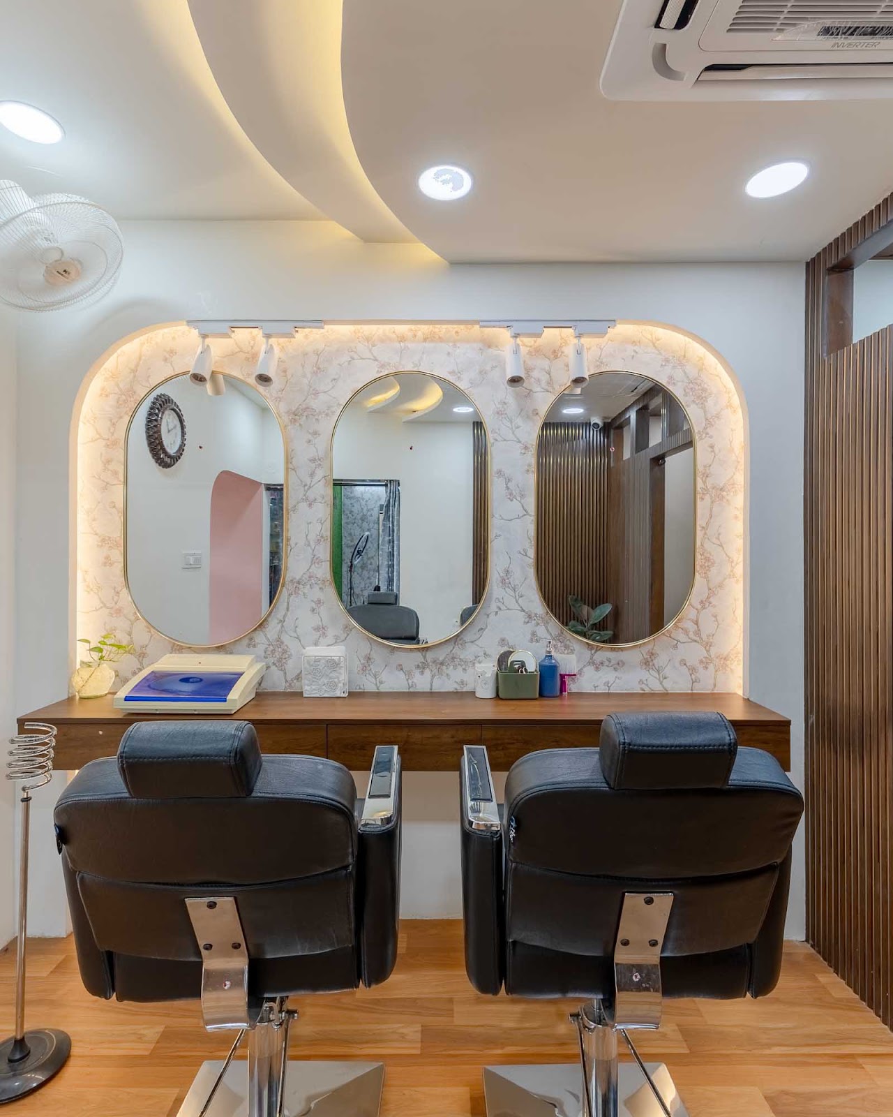 Ladies Saloon